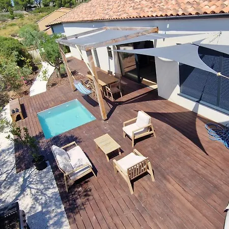 Uoleva Villa *